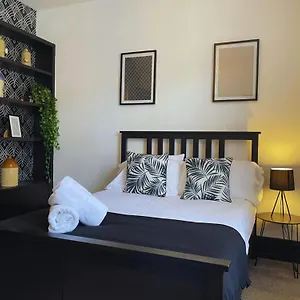 Holiday home The Church House - 3 Bedroom House + Free Parking, Nottingham