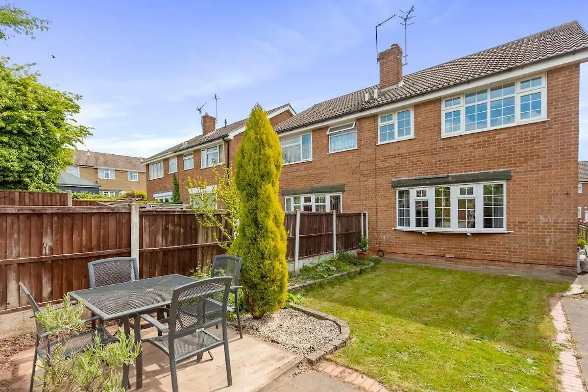 Bright & Spacious With Garden & Parking Nottingham
